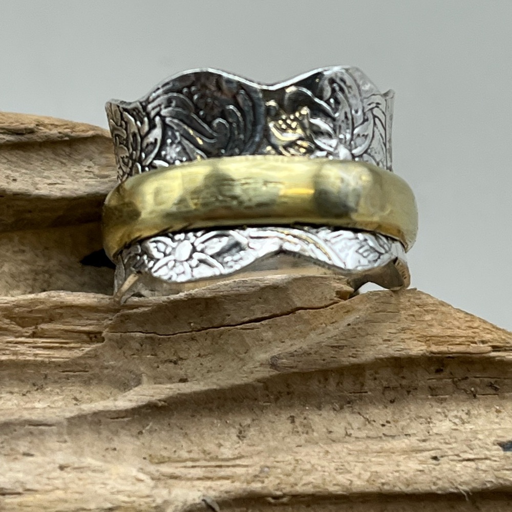 Elegant Silver and Gold Spinner Floral Ring